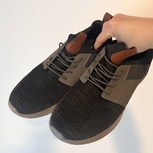 COMFY SKETCHERS EVERYDAY SHOE WITH MEMORY FOAM ARCH SUPPORT SIZE: 10.5